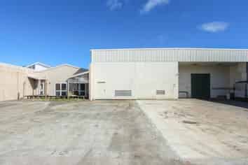 Large, Well-positioned Warehousing or Workshop