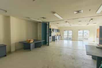 Large, Well-positioned Warehousing or Workshop