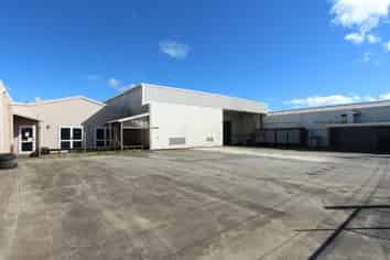 Large, Well-positioned Warehousing or Workshop