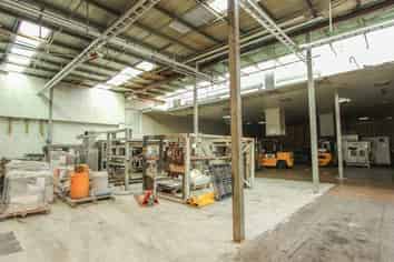 Large, Well-positioned Warehousing or Workshop
