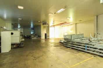 Large, Well-positioned Warehousing or Workshop