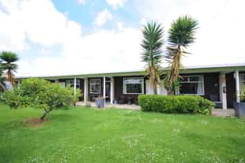 Iconic Kaukapakapa Hotel - Exciting Opportunity