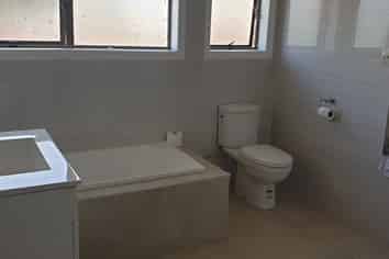 111 East Coast Road, Castor Bay