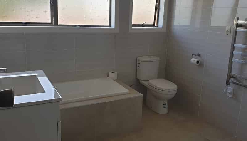 111 East Coast Road, Castor Bay