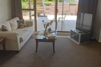 111 East Coast Road, Castor Bay