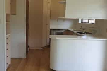 111 East Coast Road, Castor Bay