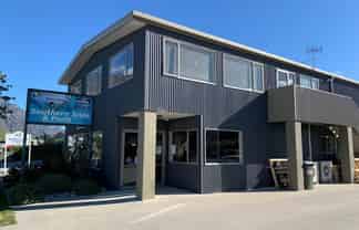 Warehouse & 221 sqm yard For Lease on Glenda Drive