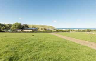4A Shoal Beach Road, Waipawa