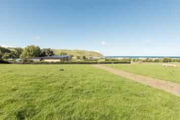 4A Shoal Beach Road, Waipawa