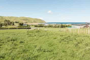 4B Shoal Beach Road, Waipawa