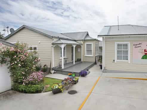 89 Bridge Street, Bulls