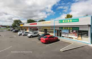 BUSY RETAIL ON PAKURANGA ROAD