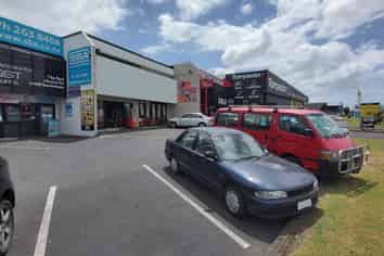 Superb Road Frontage Retail on Cavendish Drive!
