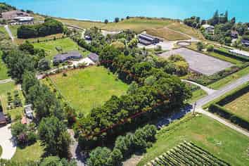 167 Kina Beach Road, Tasman