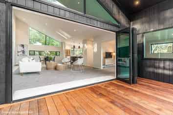 130 Waiheke Road, Onetangi