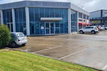 HIGH PROFILE MAIN ROAD FRONTAGE