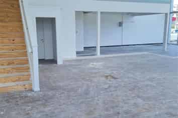 HIGH PROFILE MAIN ROAD FRONTAGE