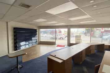 High profile Birkenhead retail   