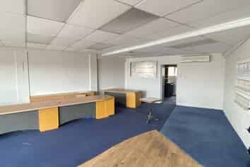 High profile Birkenhead retail   