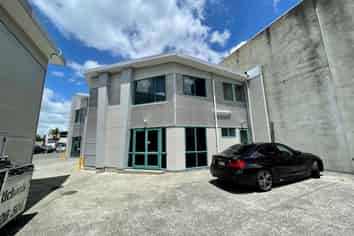 Functional Henderson Office