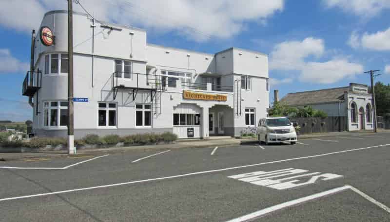 1 Clapps Street, Nightcaps