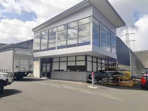Warehouse + office in the heart of East Tamaki