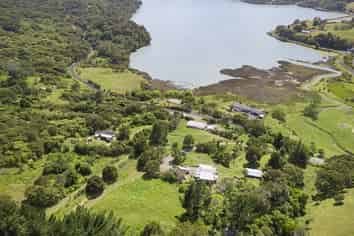 700 Te Waitere Road, Taharoa