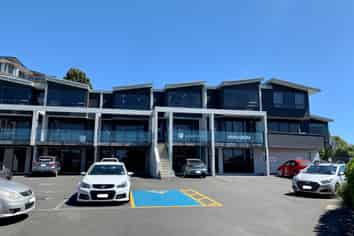 BOUTIQUE OFFICES, STUNNING VIEW