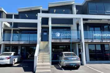 BOUTIQUE OFFICES, STUNNING VIEW