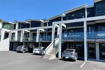 BOUTIQUE OFFICES, STUNNING VIEW