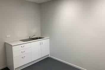 220M² REFURBISHED OFFICE