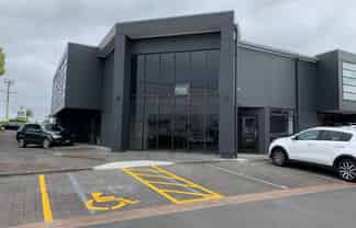 220M² REFURBISHED OFFICE