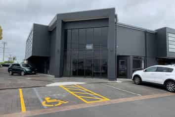 220M² REFURBISHED OFFICE