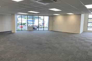 220M² REFURBISHED OFFICE