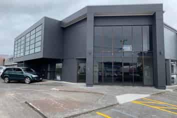 220M² REFURBISHED OFFICE