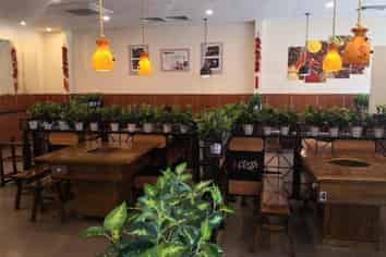 High profile Restaurant/Retail opportunity!