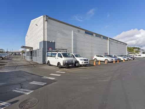 Standalone, Showroom Quality