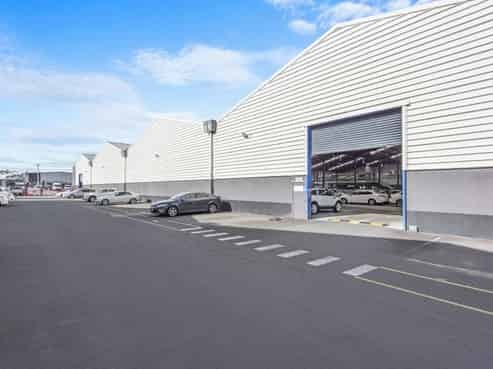 Standalone, Showroom Quality