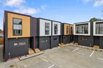 20/32 Koro Lane, Mangere Bridge