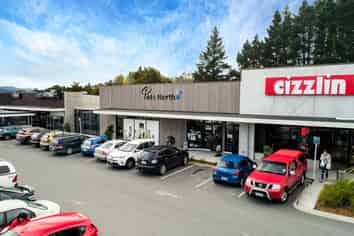 Food retail with kitchen fit-out 