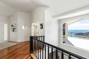 65 The Cliffs, Britannia Heights