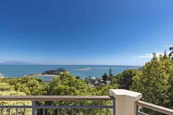 65 The Cliffs, Britannia Heights