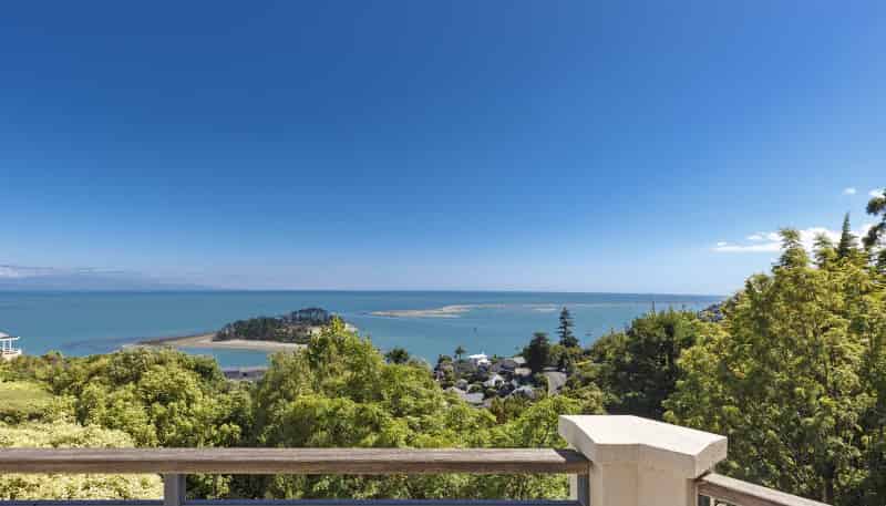 65 The Cliffs, Britannia Heights