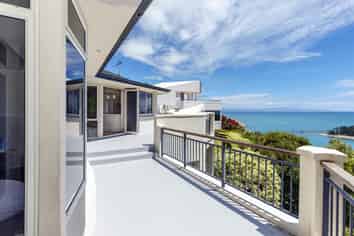 65 The Cliffs, Britannia Heights