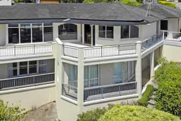 65 The Cliffs, Britannia Heights