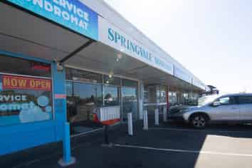 Great retail space in bustling shopping centre