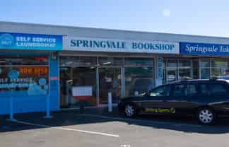 Great retail space in bustling shopping centre