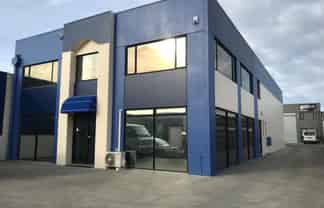 North-facing 422sqm Warehouse / Office / Showroom