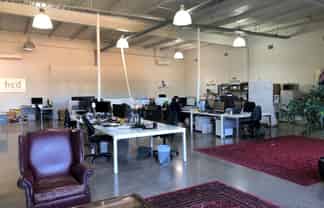 KINGSLAND OFFICE WITH AMPLE PARKING