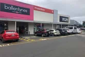 Large Format Retail in Ronwood Retail Centre